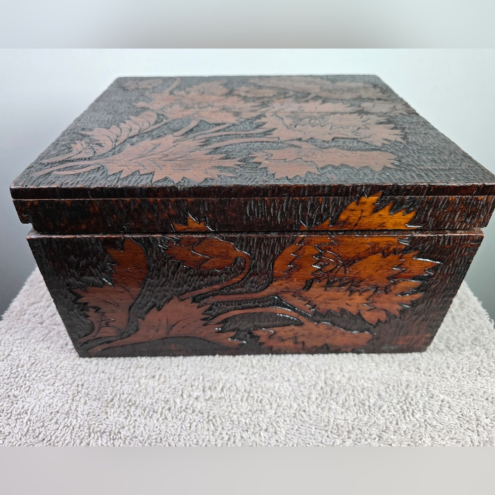 Vintage Pyrography Box - Picture 2 of 12